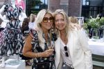 Amsterdam 14 juni 2022
 Presentatie shoeby kledinglijn van Lonneke Nooteboom bij Hotel Arena . Lonneke met haar zus