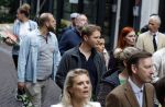 Amsterdam 6 juli 2022
Precies 1 jaar geleden werd op deze plek Peter R de Vries neergeschoten. De redaktie en presentatoren van RTL Boulevard leggen een witte roos neer . OA aanwezig Georgette Schlick Peter v d Vorst Sven Sauve Marieke Elsinga Vivienne v d Assem Aran Bade Jeroen Kijk in de Vegte Arno Kantelberg Eveline Stallaart Clarice Stenger Leon de Ruyter Dries Roelvink en Tim Oliehoek . Luuk Ikkink