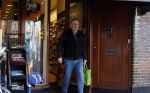 Amsterdam 19 maart 2022
Maarten Spanjer doet boodschappen op de cornelis schuytstraat