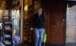 Amsterdam 19 maart 2022
Maarten Spanjer doet boodschappen op de cornelis schuytstraat