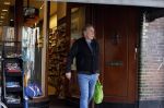 Amsterdam 19 maart 2022
Maarten Spanjer doet boodschappen op de cornelis schuytstraat