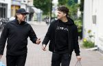Alkmaar 7 juli 2022
Mary Borsato viert haar 77e verjaardag in eetcafe Pluim in Alkmaar.
Oa aanwezig Sylvana Borsato Romy Omtzigt Jacky Omtzigt Luca Borsato Jada Borsato Marco Borsato en Senna Borsato.