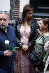 Amsterdam 6 juli 2022
Precies 1 jaar geleden werd op deze plek Peter R de Vries neergeschoten. De redaktie en presentatoren van RTL Boulevard leggen een witte roos neer . OA aanwezig Georgette Schlick Peter v d Vorst Sven Sauve Marieke Elsinga Vivienne v d Assem Aran Bade Jeroen Kijk in de Vegte Arno Kantelberg Eveline Stallaart Clarice Stenger Leon de Ruyter Dries Roelvink en Tim Oliehoek .
