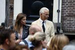 Amsterdam 6 juli 2022
Precies 1 jaar geleden werd op deze plek Peter R de Vries neergeschoten. De redaktie en presentatoren van RTL Boulevard leggen een witte roos neer . OA aanwezig Georgette Schlick Peter v d Vorst Sven Sauve Marieke Elsinga Vivienne v d Assem Aran Bade Jeroen Kijk in de Vegte Arno Kantelberg Eveline Stallaart Clarice Stenger Leon de Ruyter Dries Roelvink en Tim Oliehoek .
