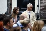 Amsterdam 6 juli 2022
Precies 1 jaar geleden werd op deze plek Peter R de Vries neergeschoten. De redaktie en presentatoren van RTL Boulevard leggen een witte roos neer . OA aanwezig Georgette Schlick Peter v d Vorst Sven Sauve Marieke Elsinga Vivienne v d Assem Aran Bade Jeroen Kijk in de Vegte Arno Kantelberg Eveline Stallaart Clarice Stenger Leon de Ruyter Dries Roelvink en Tim Oliehoek .