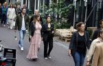 Amsterdam 6 juli 2022
Precies 1 jaar geleden werd op deze plek Peter R de Vries neergeschoten. De redaktie en presentatoren van RTL Boulevard leggen een witte roos neer . OA aanwezig Georgette Schlick Peter v d Vorst Sven Sauve Marieke Elsinga Vivienne v d Assem Aran Bade Jeroen Kijk in de Vegte Arno Kantelberg Eveline Stallaart Clarice Stenger Leon de Ruyter Dries Roelvink en Tim Oliehoek .