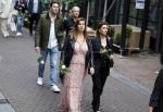 Amsterdam 6 juli 2022
Precies 1 jaar geleden werd op deze plek Peter R de Vries neergeschoten. De redaktie en presentatoren van RTL Boulevard leggen een witte roos neer . OA aanwezig Georgette Schlick Peter v d Vorst Sven Sauve Marieke Elsinga Vivienne v d Assem Aran Bade Jeroen Kijk in de Vegte Arno Kantelberg Eveline Stallaart Clarice Stenger Leon de Ruyter Dries Roelvink en Tim Oliehoek .
