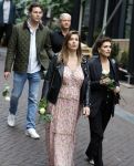 Amsterdam 6 juli 2022
Precies 1 jaar geleden werd op deze plek Peter R de Vries neergeschoten. De redaktie en presentatoren van RTL Boulevard leggen een witte roos neer . OA aanwezig Georgette Schlick Peter v d Vorst Sven Sauve Marieke Elsinga Vivienne v d Assem Aran Bade Jeroen Kijk in de Vegte Arno Kantelberg Eveline Stallaart Clarice Stenger Leon de Ruyter Dries Roelvink en Tim Oliehoek .