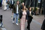 Amsterdam 6 juli 2022
Precies 1 jaar geleden werd op deze plek Peter R de Vries neergeschoten. De redaktie en presentatoren van RTL Boulevard leggen een witte roos neer . OA aanwezig Georgette Schlick Peter v d Vorst Sven Sauve Marieke Elsinga Vivienne v d Assem Aran Bade Jeroen Kijk in de Vegte Arno Kantelberg Eveline Stallaart Clarice Stenger Leon de Ruyter Dries Roelvink en Tim Oliehoek .