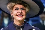 Amsterdam 12 juli 2022
Mariska v Kolck wordt na voorstelling de titanic in het nieuwe delamar theater gehuldigd door Hans Cornelisse ivm haar 25 jarig musical leven..