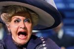 Amsterdam 12 juli 2022
Mariska v Kolck wordt na voorstelling de titanic in het nieuwe delamar theater gehuldigd door Hans Cornelisse ivm haar 25 jarig musical leven..