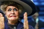 Amsterdam 12 juli 2022
Mariska v Kolck wordt na voorstelling de titanic in het nieuwe delamar theater gehuldigd door Hans Cornelisse ivm haar 25 jarig musical leven..