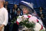 Amsterdam 12 juli 2022
Mariska v Kolck wordt na voorstelling de titanic in het nieuwe delamar theater gehuldigd door Hans Cornelisse ivm haar 25 jarig musical leven..