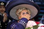 Amsterdam 12 juli 2022
Mariska v Kolck wordt na voorstelling de titanic in het nieuwe delamar theater gehuldigd door Hans Cornelisse ivm haar 25 jarig musical leven..
