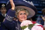 Amsterdam 12 juli 2022
Mariska v Kolck wordt na voorstelling de titanic in het nieuwe delamar theater gehuldigd door Hans Cornelisse ivm haar 25 jarig musical leven..