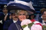 Amsterdam 12 juli 2022
Mariska v Kolck wordt na voorstelling de titanic in het nieuwe delamar theater gehuldigd door Hans Cornelisse ivm haar 25 jarig musical leven..