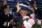 Amsterdam 12 juli 2022
Mariska v Kolck wordt na voorstelling de titanic in het nieuwe delamar theater gehuldigd door Hans Cornelisse ivm haar 25 jarig musical leven..