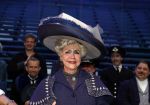 Amsterdam 12 juli 2022
Mariska v Kolck wordt na voorstelling de titanic in het nieuwe delamar theater gehuldigd door Hans Cornelisse ivm haar 25 jarig musical leven..