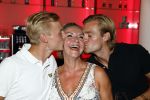 Amsterdam 12 juli 2022
Mariska v Kolck wordt na voorstelling de titanic in het nieuwe delamar theater gehuldigd door Hans Cornelisse ivm haar 25 jarig musical leven.. Mariska met haar zoons Christoph en Vincent Jacobsen