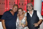 Amsterdam 12 juli 2022
Mariska v Kolck wordt na voorstelling de titanic in het nieuwe delamar theater gehuldigd door Hans Cornelisse ivm haar 25 jarig musical leven..Mariska met haar broers