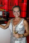 Amsterdam 12 juli 2022
Mariska v Kolck wordt na voorstelling de titanic in het nieuwe delamar theater gehuldigd door Hans Cornelisse ivm haar 25 jarig musical leven..