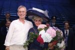 Amsterdam 12 juli 2022
Mariska v Kolck wordt na voorstelling de titanic in het nieuwe delamar theater gehuldigd door Hans Cornelisse ivm haar 25 jarig musical leven..
