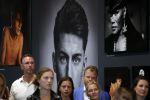 Hilversum 25 juni 2022
Opening expositie William Rutten in het foto museum in Hilversum. Humberto Tan doet de officiele opening. Mart Hoogkamer