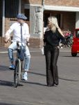 Amsterdam 14 juni 2022
Ontbijt georganisserd door Linda.nl en Victoria Koblenko met haar man Evgeniy Levchenko. Er is een aktie #bloemenvoorOekraine in het leven geroepen. Mart Visser en Karin Dijksman