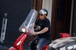 Amsterdam 18 juli 2022
Martijn Krabbe doet boodschappen op zijn vespa scooter