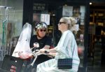 Amsterdam 18 juli 2022
Martijn Krabbe doet boodschappen op zijn vespa scooter