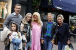 Alkmaar 7 juli 2022
Mary Borsato viert haar 77e verjaardag in eetcafe Pluim in Alkmaar.
Oa aanwezig Sylvana Borsato Romy Omtzigt Jacky Omtzigt Luca Borsato Jada Borsato Marco Borsato en Senna Borsato.