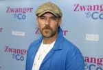 Amsterdam 25 juni 2022
Premiere zwanger en Co in Tuschinski .
Matteo v d Grijn met partner