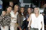 Amsterdam 26 juni 2022
Presentatie nieuwe lijn van Patty Brard en het kruitvat bij de borrelbar. Patty Brard Maureen du Toit Anouk Smulders Selma v Dijk Victor Brand en Gallyon v Vessem