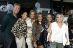 Amsterdam 26 juni 2022
Presentatie nieuwe lijn van Patty Brard en het kruitvat bij de borrelbar. Patty Brard Maureen du Toit Anouk Smulders Selma v Dijk Victor Brand en Gallyon v Vessem