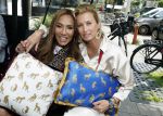 Amsterdam 26 juni 2022
Presentatie nieuwe lijn van Patty Brard en het kruitvat bij de borrelbar.
Patty en Anouk Smulders