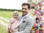 Oosterblokker 18 juni 2022
Irene Schouten en Dirkjan Mak trouwen in de tuin bij de ouders van Dirkjan . Peter Post met dochter en zijn schoonouders