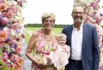 Oosterblokker 18 juni 2022
Irene Schouten en Dirkjan Mak trouwen in de tuin bij de ouders van Dirkjan . Peter Post met dochter en zijn schoonouders