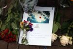 Amsterdam 6 juli 2022
Precies 1 jaar geleden werd op deze plek Peter R de Vries neergeschoten. De redaktie en presentatoren van RTL Boulevard leggen een witte roos neer . OA aanwezig Georgette Schlick Peter v d Vorst Sven Sauve Marieke Elsinga Vivienne v d Assem Aran Bade Jeroen Kijk in de Vegte Arno Kantelberg Eveline Stallaart Clarice Stenger Leon de Ruyter Dries Roelvink en Tim Oliehoek .