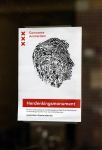 Amsterdam 6 juli 2022
Precies 1 jaar geleden werd op deze plek Peter R de Vries neergeschoten. De redaktie en presentatoren van RTL Boulevard leggen een witte roos neer . OA aanwezig Georgette Schlick Peter v d Vorst Sven Sauve Marieke Elsinga Vivienne v d Assem Aran Bade Jeroen Kijk in de Vegte Arno Kantelberg Eveline Stallaart Clarice Stenger Leon de Ruyter Dries Roelvink en Tim Oliehoek .