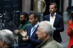 Amsterdam 6 juli 2022
Precies 1 jaar geleden werd op deze plek Peter R de Vries neergeschoten. De redaktie en presentatoren van RTL Boulevard leggen een witte roos neer . OA aanwezig Georgette Schlick Peter v d Vorst Sven Sauve Marieke Elsinga Vivienne v d Assem Aran Bade Jeroen Kijk in de Vegte Arno Kantelberg Eveline Stallaart Clarice Stenger Leon de Ruyter Dries Roelvink en Tim Oliehoek .