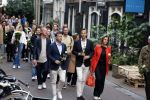 Amsterdam 6 juli 2022
Precies 1 jaar geleden werd op deze plek Peter R de Vries neergeschoten. De redaktie en presentatoren van RTL Boulevard leggen een witte roos neer . OA aanwezig Georgette Schlick Peter v d Vorst Sven Sauve Marieke Elsinga Vivienne v d Assem Aran Bade Jeroen Kijk in de Vegte Arno Kantelberg Eveline Stallaart Clarice Stenger Leon de Ruyter Dries Roelvink en Tim Oliehoek .