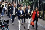 Amsterdam 6 juli 2022
Precies 1 jaar geleden werd op deze plek Peter R de Vries neergeschoten. De redaktie en presentatoren van RTL Boulevard leggen een witte roos neer . OA aanwezig Georgette Schlick Peter v d Vorst Sven Sauve Marieke Elsinga Vivienne v d Assem Aran Bade Jeroen Kijk in de Vegte Arno Kantelberg Eveline Stallaart Clarice Stenger Leon de Ruyter Dries Roelvink en Tim Oliehoek .