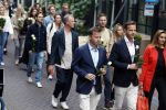 Amsterdam 6 juli 2022
Precies 1 jaar geleden werd op deze plek Peter R de Vries neergeschoten. De redaktie en presentatoren van RTL Boulevard leggen een witte roos neer . OA aanwezig Georgette Schlick Peter v d Vorst Sven Sauve Marieke Elsinga Vivienne v d Assem Aran Bade Jeroen Kijk in de Vegte Arno Kantelberg Eveline Stallaart Clarice Stenger Leon de Ruyter Dries Roelvink en Tim Oliehoek .