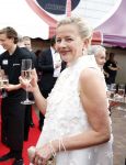 Amsterdam 25 juni 2022
Het damdiner tbv het aidsfonds wordt voor de 30e keer georganiseerd . Het vind dit jaar plaats in AFAS Live. Prinses Mabel kwam met haar zussen