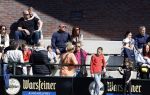 Utrecht 27 maart 2022
Bij voetbalclub DHSC in Utrecht wordt een dag georganiseerd waar geld opgehaald wordt voor Ukraine. Rachel hazes en Klaas Otto