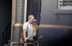Amsterdam 13 juli 2022
Rick paul Mulligen met zijn dochter op de fiets in Amsterdam zuid