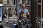 Amsterdam 13 juli 2022
Rick paul Mulligen met zijn dochter op de fiets in Amsterdam zuid