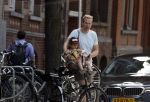 Amsterdam 13 juli 2022
Rick paul Mulligen met zijn dochter op de fiets in Amsterdam zuid