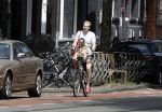 Amsterdam 13 juli 2022
Rick paul Mulligen met zijn dochter op de fiets in Amsterdam zuid