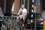 Amsterdam 13 juli 2022
Rick paul Mulligen met zijn dochter op de fiets in Amsterdam zuid